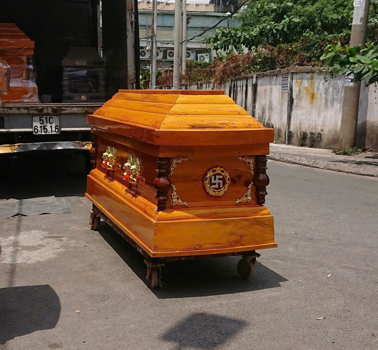 quan tài địa táng