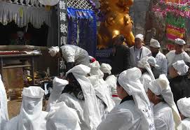 Dịch Vụ Tang Lễ Người Hoa: Nghệ Thuật Và Tôn Kính Trong Nghệ Thuật Tiễn Đưa